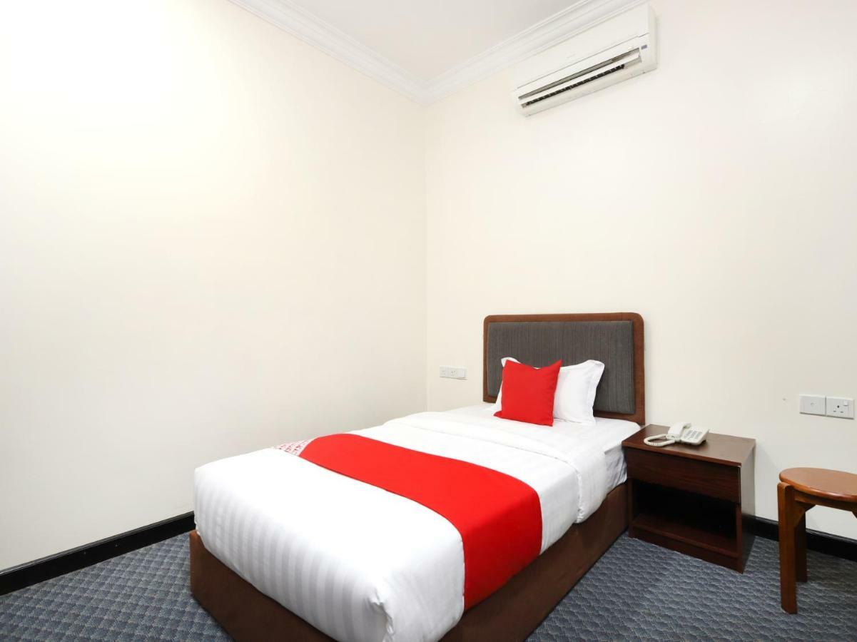 Oyo 750 Comfort Hotel Kota Kinabalu Buitenkant foto