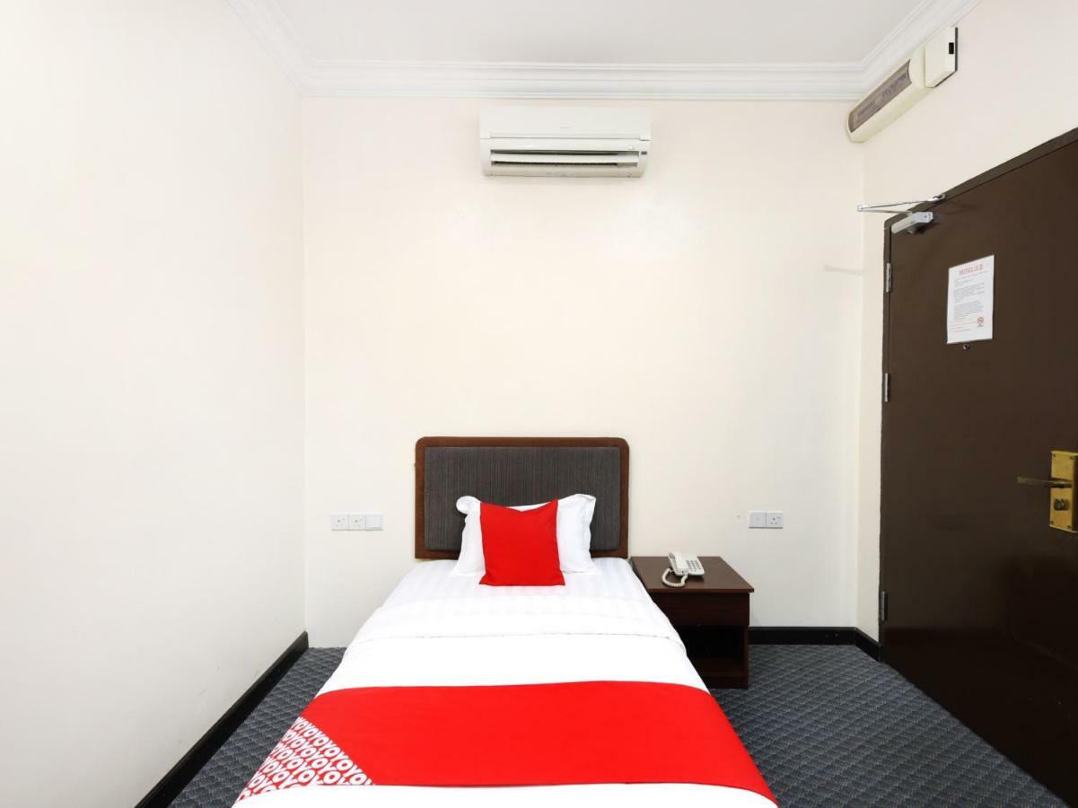 Oyo 750 Comfort Hotel Kota Kinabalu Buitenkant foto