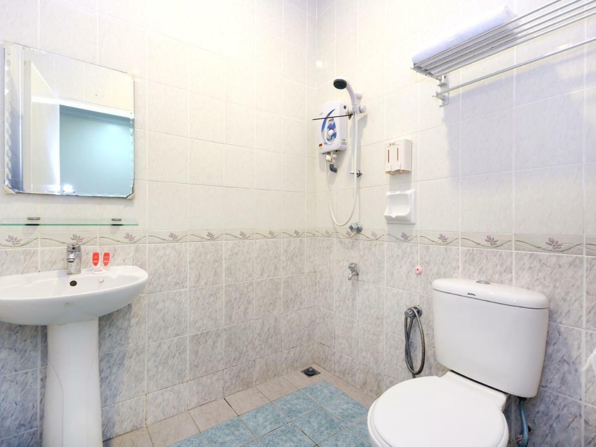 Oyo 750 Comfort Hotel Kota Kinabalu Buitenkant foto