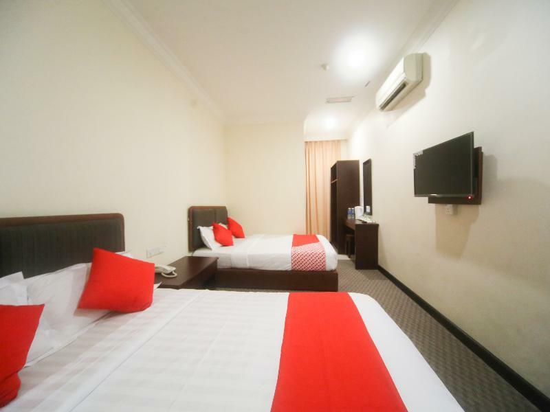 Oyo 750 Comfort Hotel Kota Kinabalu Buitenkant foto