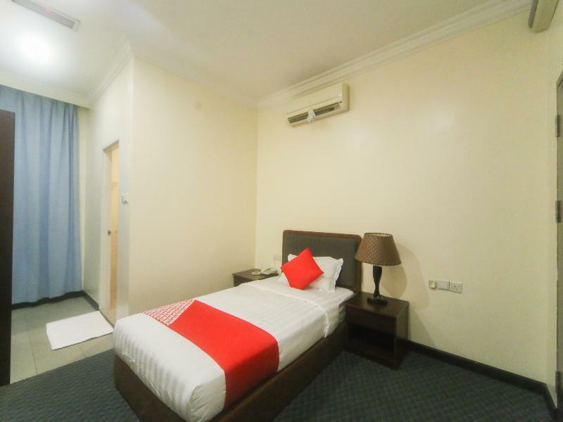 Oyo 750 Comfort Hotel Kota Kinabalu Buitenkant foto